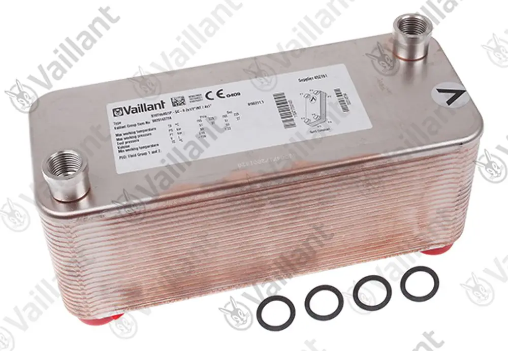 Vaillant Wärmetauscher mit zwei Anschlüssen, rechteckiger Form und gewellter Oberfläche, inklusive vier Dichtungsringen in schwarzer Farbe.